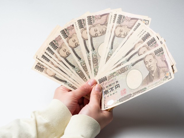 日経平均3万7000円回復　1ドル145円82銭😢